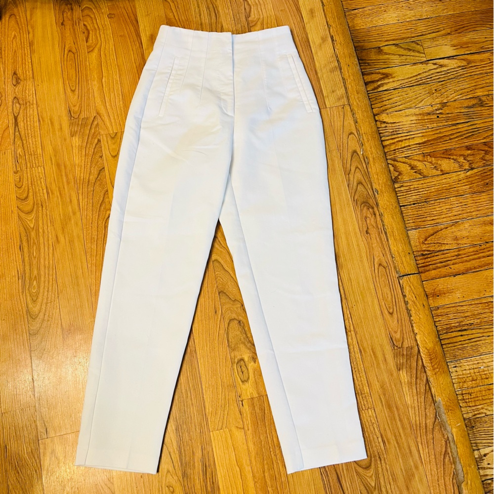 ZARA Clean Girl White Trousers – Effortless Off-Duty Tailoring